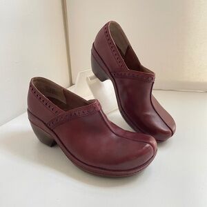 Indigo by Clarks Leather Comfort Clogs Womens 7M Slip On Heeled Work Shoes
